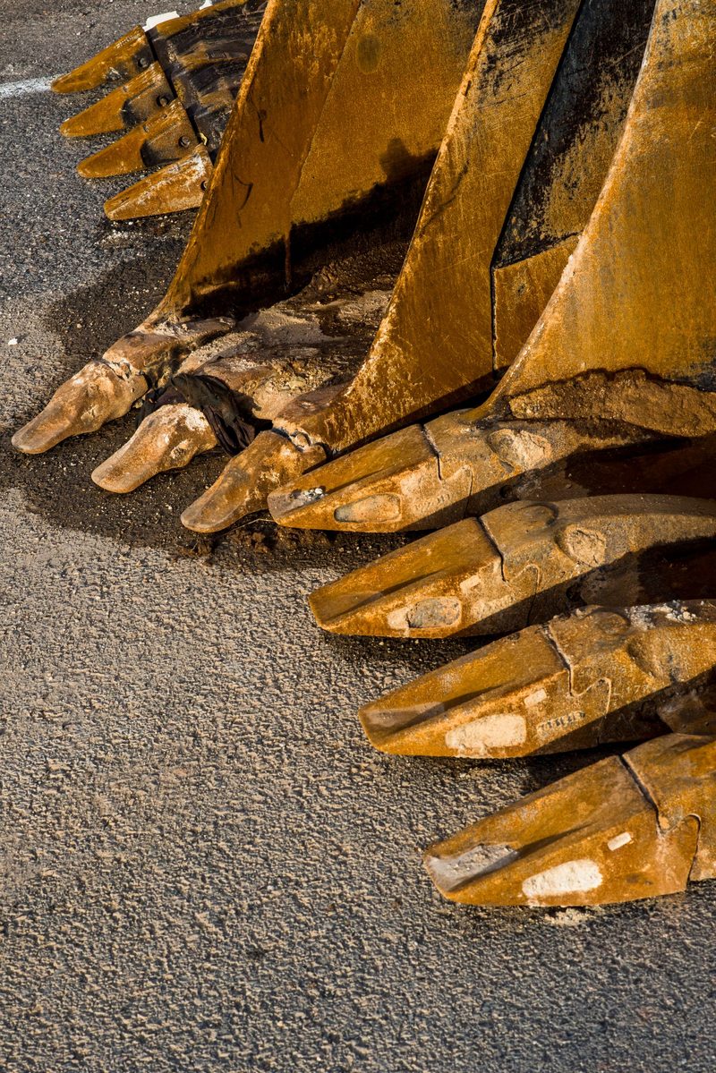 Bucket teeth, close up