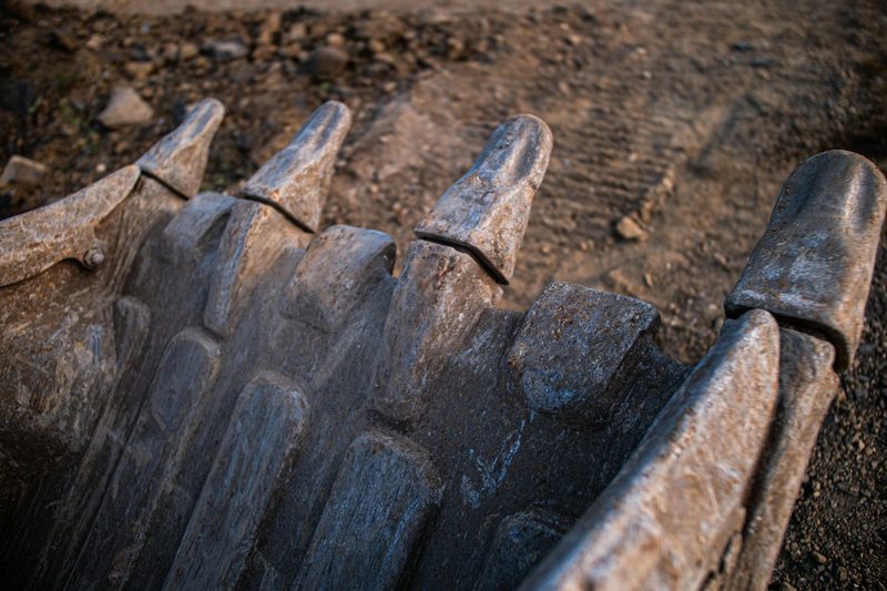 Worn teeth on an excavator bucket